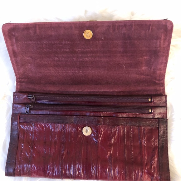 Clutch bag in wine colour - Picture 3 of 7